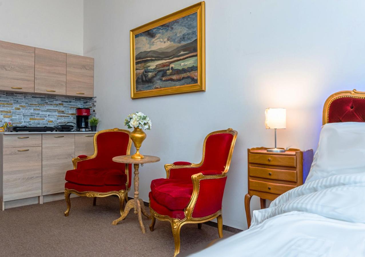 Bank Invest Apartmens - Old Town Appartement Praag Buitenkant foto