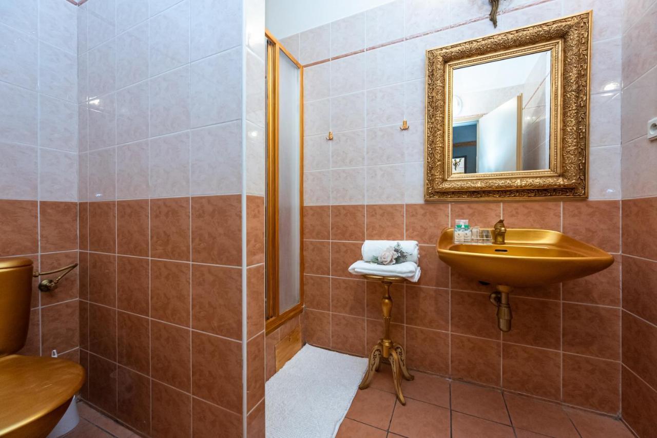 Bank Invest Apartmens - Old Town Appartement Praag Buitenkant foto