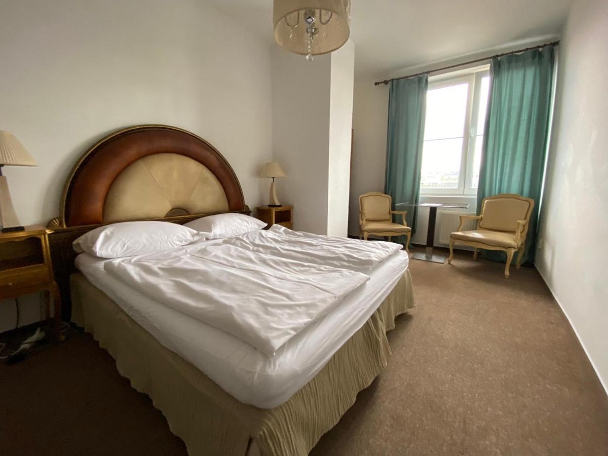Bank Invest Apartmens - Old Town Appartement Praag Buitenkant foto